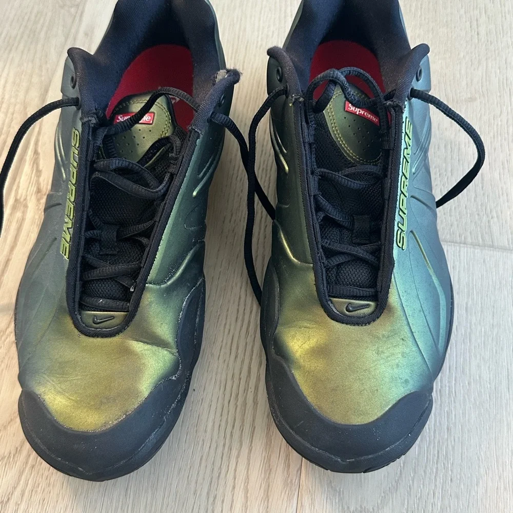 Supreme Nike Air Zoom Courtposite in a metallic gold/green colorway - Picture 2 of 5